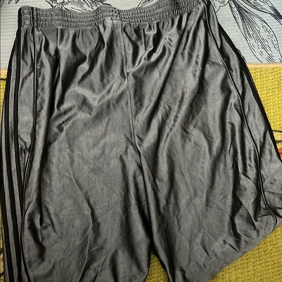 Adidas Men's Charcoal Athletic Shorts size: 2XL - Picture 5 of 5